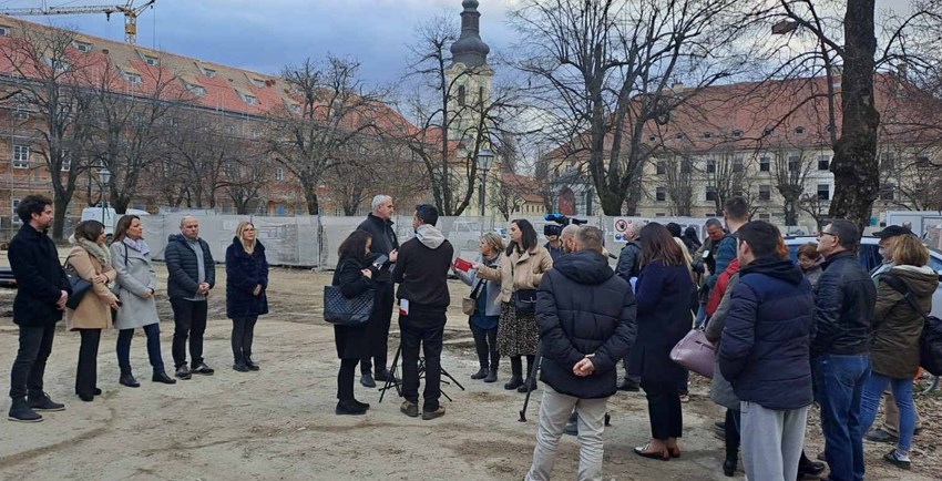 Gradonačelnik Mandić: Stanarima Zvijezde gradska uprava i ViK na raspolaganju za pravne savjete, potpore poduzetnicima veće i pristupačnije, a vlasnicima objekata, osim od spomeničke rente, dodatna sredstva za uređenje